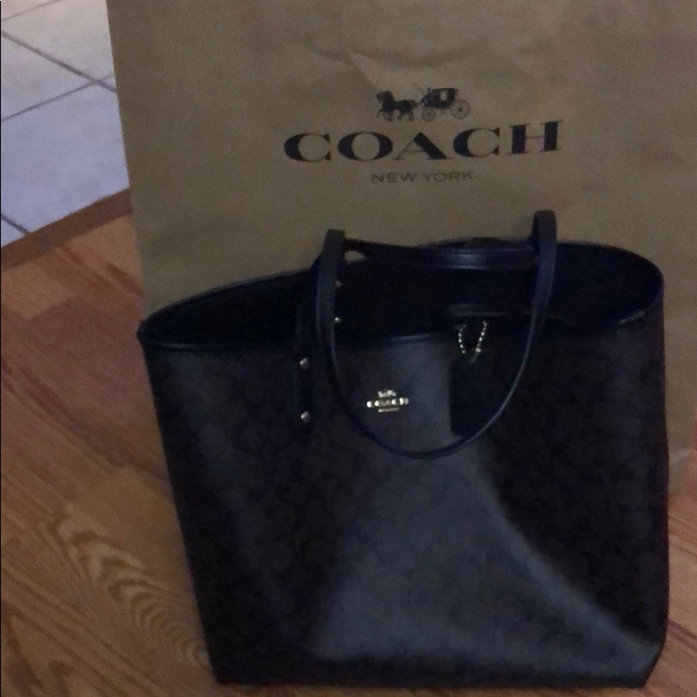 Reversible Brown/Black Signature tote NWT